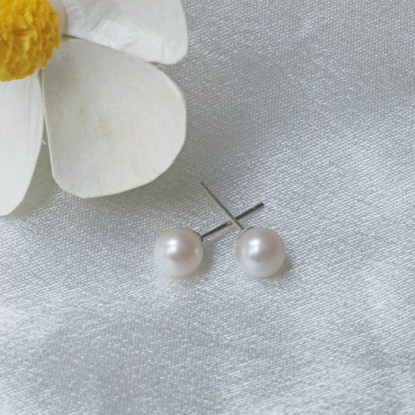 Pearlpals 6mm freshwater round pearl stud earrings in sterling silver