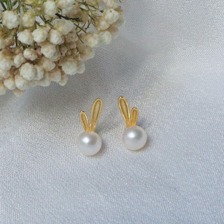 Pearlpals 5mm freshwater pearl stud earrings in gold plated on silver Bunny look