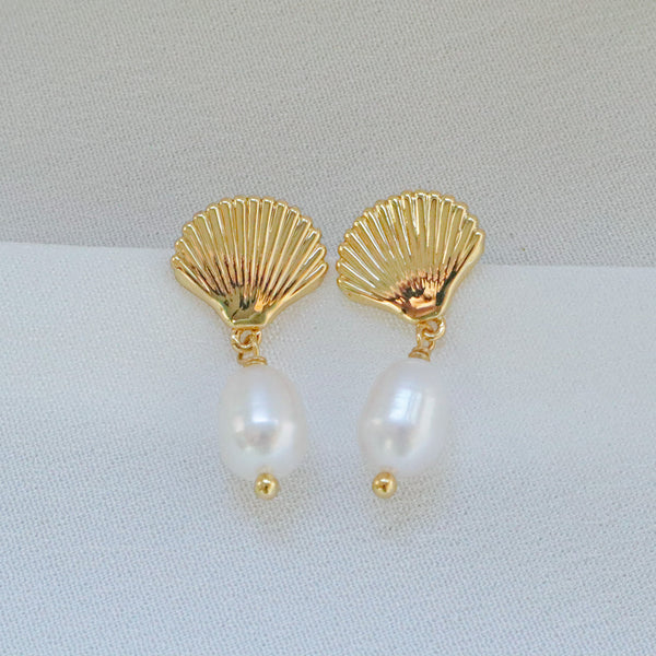 Pearlpals Gold-plated earrings with a shell-shaped top and a 5.5mm pearl drop