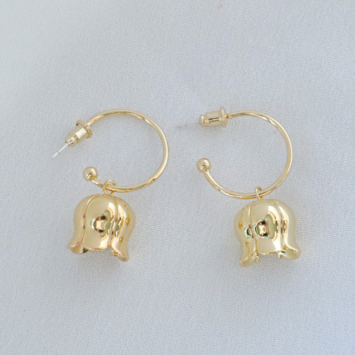 Pearlpals Gold-plated earrings shaped like lily of the valley flowers with a central pearl