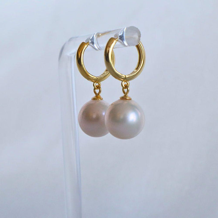 Pearlpals 10mm EDISON pearl hook earrings in gold vermeil materials and classic design