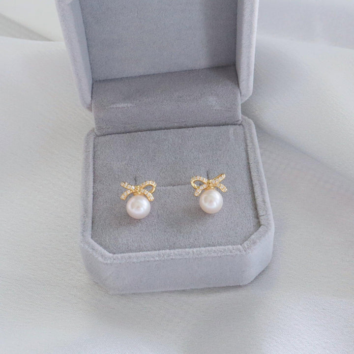 Pearlpals 6mm freshwater pearl stud earrings with butterfly knot and diamond in gold vermeil