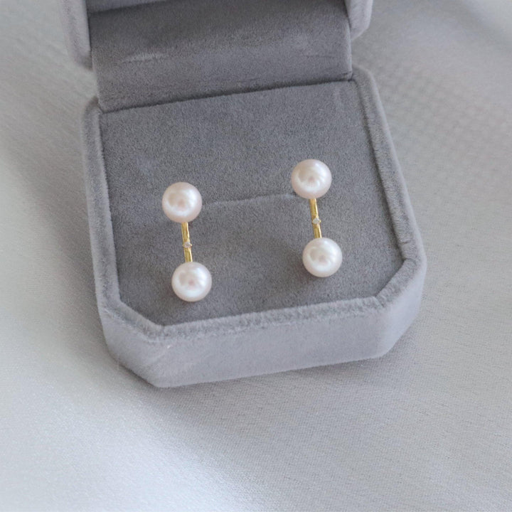 Pearlpals 6mm pearl stud earrings with golden bar in gold vermeil