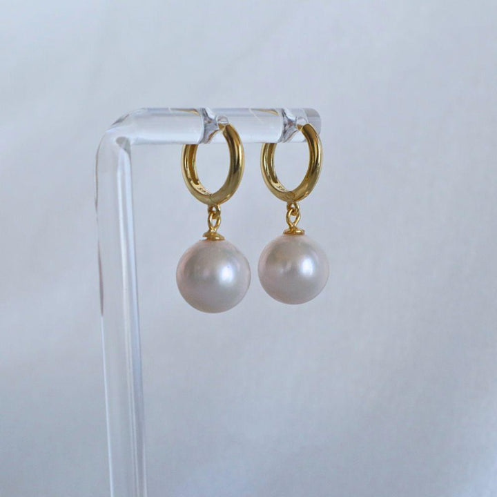 Pearlpals 10mm EDISON pearl hook earrings in gold vermeil materials and classic design