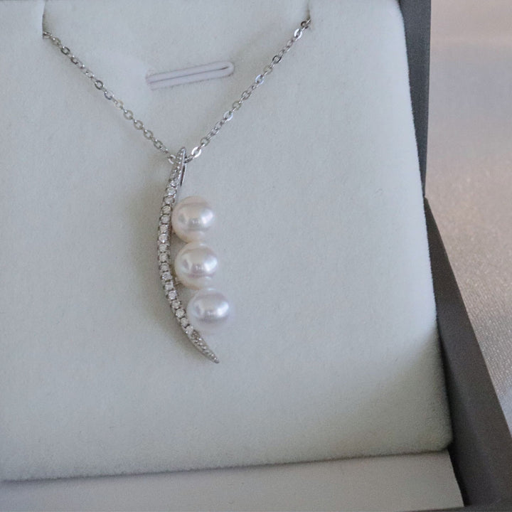 Pearlpals three freshwater pearls necklace in silver pea pod shape 