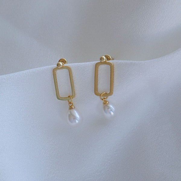 Pearpals gold hollow square with 7mm freshwater drop pearl earrings in gold vermeil