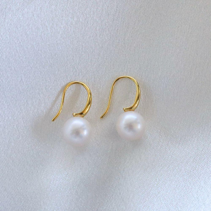 Pearlpals 8.5mm freshwater pearl earrings in gold vermeil and classic design