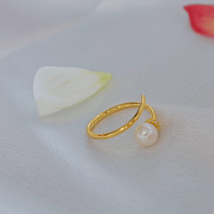 Pearlpals Iris - Crossed AAA freshwater Pearl Ring in gold vermeil