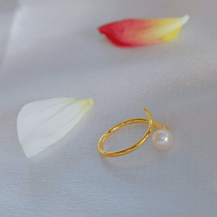 Pearlpals Iris - Crossed AAA freshwater Pearl Ring in gold vermeil