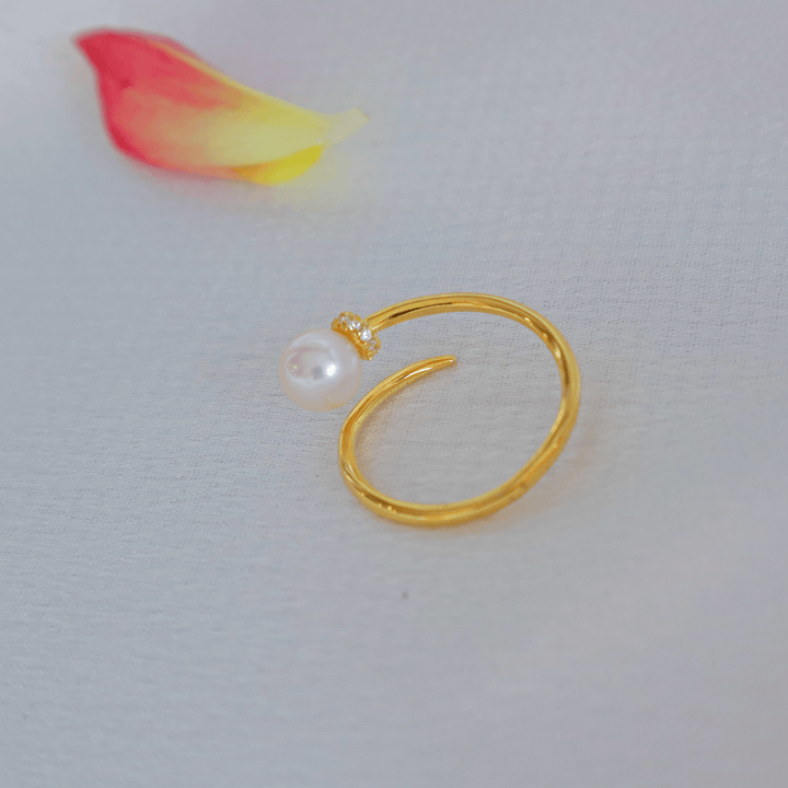 Pearlpals Iris - Crossed AAA freshwater Pearl Ring in gold vermeil