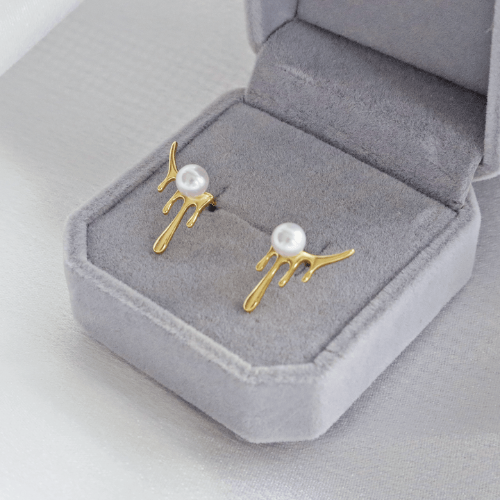 5mm freshwater pearl stud earrings in Sterling silver or Gold vermeil jewelries materals