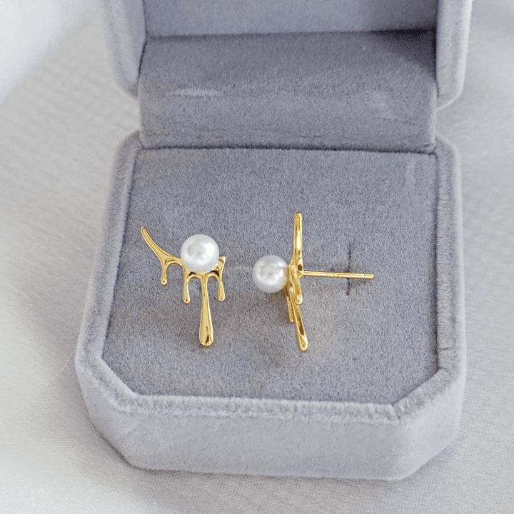 5mm freshwater pearl stud earrings in Sterling silver or Gold vermeil jewelries materals