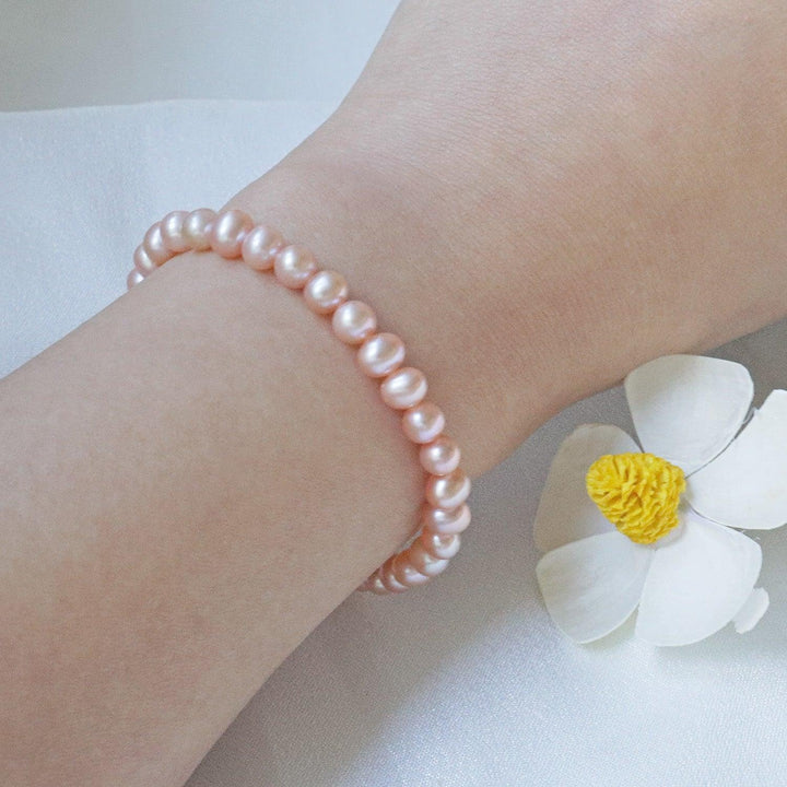 Pearlpals The pink freshwater pearl bracelet crafted from gold-plated materials.