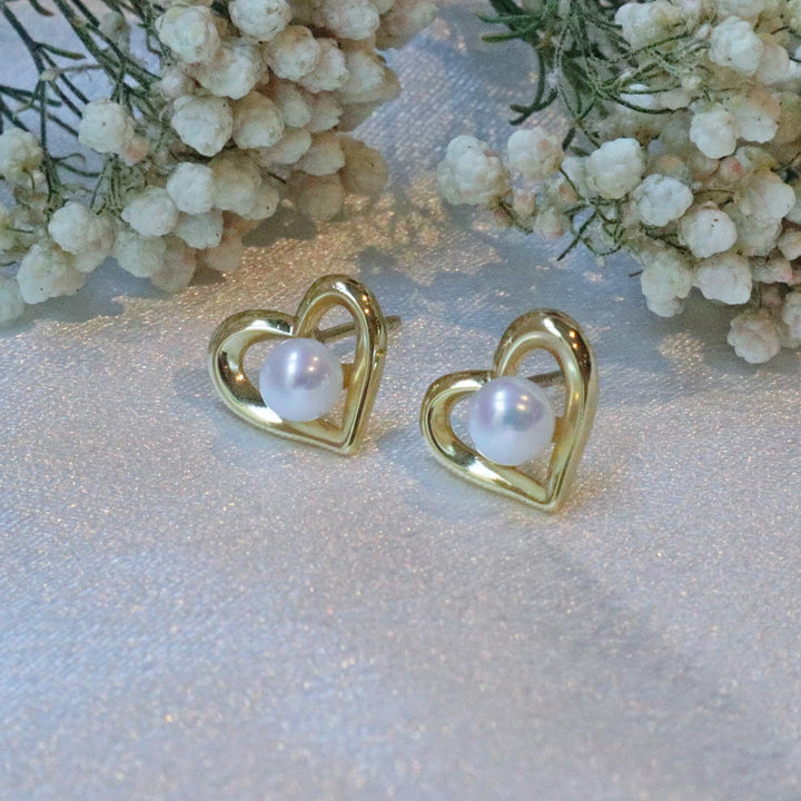 Pearlpals 5mm freshwater pearls stud earrings nestled in a gold heart 