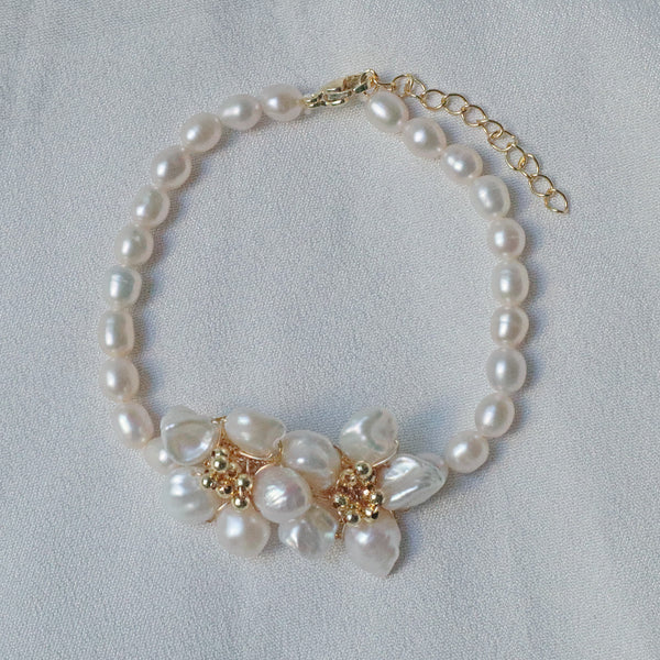 Pearlpals A gold-plated pearl bracelet featuring baroque pearls with a floral centerpiece made of petal-shaped pearls